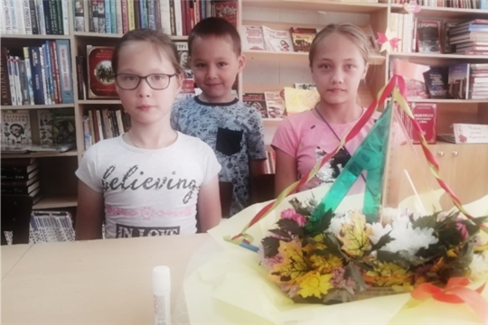 Мастер-класс по флористике «Вперед к новым знаниям» в Шомиковской сельской библиотеке