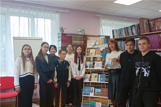 Литературный час «Талантливый человек талантлив во всем» в Ярабайкасинской сельской библиотеке