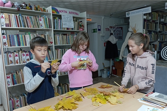 Мастер-класс «Осенние поделки по персонажам из сказок» в Шомиковской сельской библиотеке