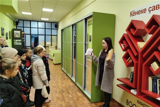 Учащиеся МБОУ «Орининская СОШ» Моргаушского муниципального округа Чувашской Республики посетили Большесундырскую сельскую библиотеку