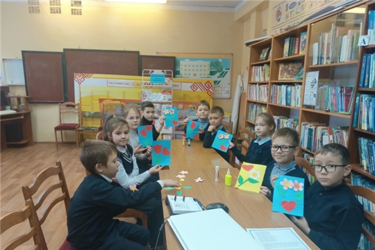 Урок добра «Подарим лучики тепла» в Тораевской сельской библиотеке