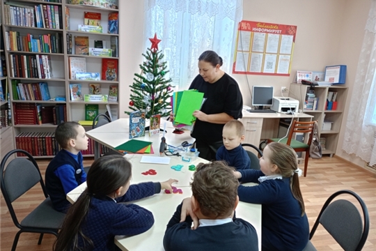 В Шатьмапосинской библиотеке провели мастер-класс «Волшебная змейка»