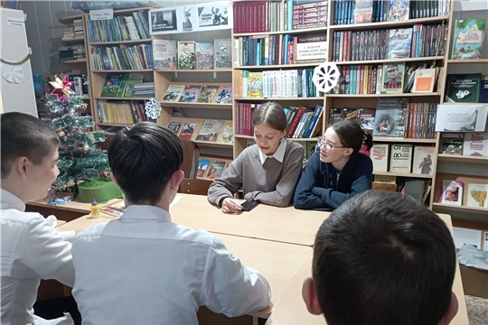 Литературная игра "Играем с героями книг" в рамках Пушкинской карты в Шомиковской сельской библиотеке