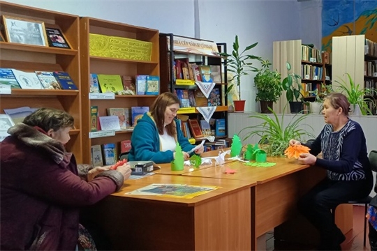 Мастер-класс “Новогодние волшебства своими руками” в Шешкарской сельской библиотеке