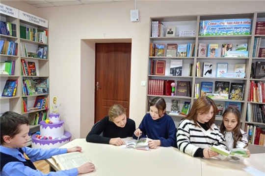 Шатьмапосинская сельская библиотека пригласила читателей в экологическое путешествие «Лес полон чудес», посвящённое 105-летию писателя-натуралиста Н. И. Сладкова