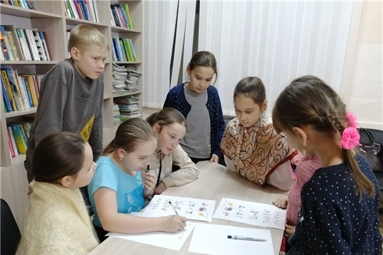 Познавательный час «Путешествие Онлайки по Всемирной сети» в Питеркинской сельской библиотеке