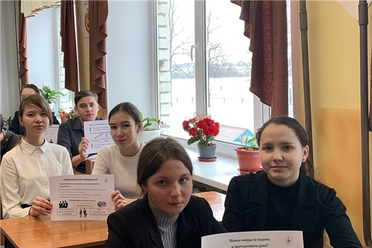 Правовой час «Избирательные права и обязанности» в Большеатменской сельской библиотеке