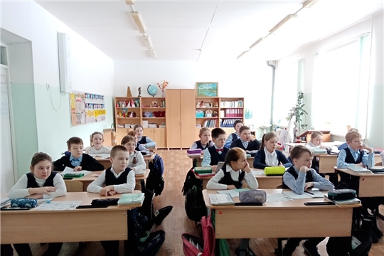 Внеурочные занятия «Разговоры о важном» с учащимися 3 В класса МАОУ "Красночетайская СОШ» о Сергее Михалкове