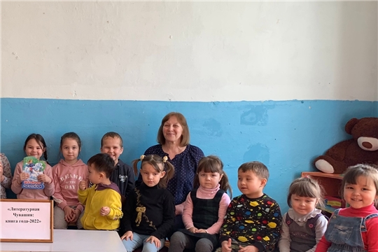 Громкие чтения «Читаем чувашских авторов» в Большеатменской сельской библиотеке