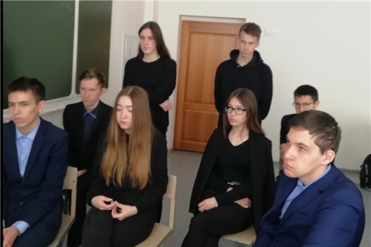 Урок мужества "Сроку давности не подлежит..." в Атнарской сельской библиотеке