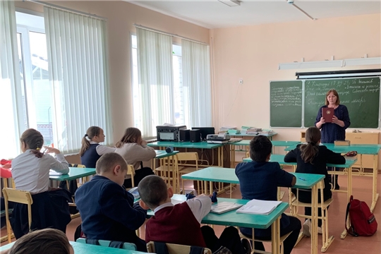 Час патриотизма «Помни, не забудь» в Большеатменской сельской библиотеке