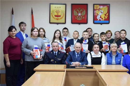 Вручение паспортов юным гражданам в Центральной библиотеке