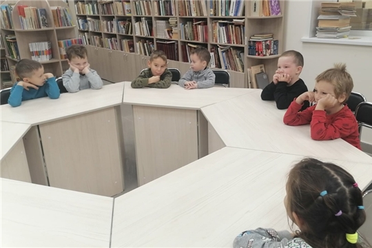  Урок-игра "Экологические профессии" в Атнарской сельской библиотеке