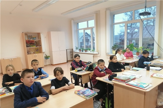 Вечер-посвящение "В союзе звуков, чувств и дум рождался образ, знакомый всем с детства, – МАМА" в Атнарской сельской библиотеке