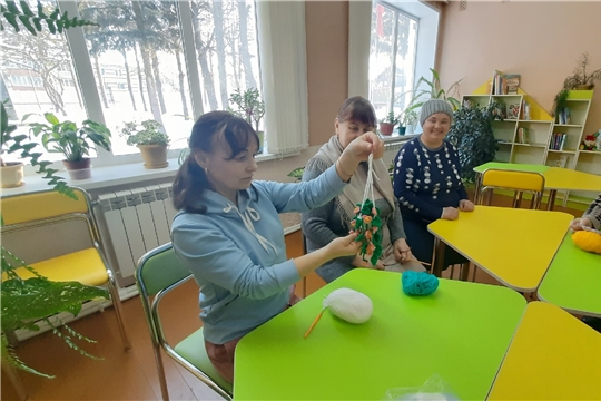 Информационный час «Знакомство с новыми техниками вязания» в Санкинской сельской библиотеке