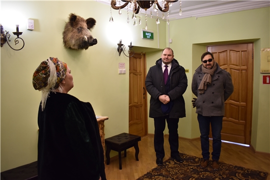 Заместитель министра  экономразвития Чувашии Д.В. Спирин на экскурсии в музее.