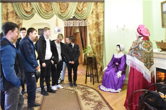 Первокурсники МПТТ на театрализованной экскурсии в музее купеческого и мещанского быта