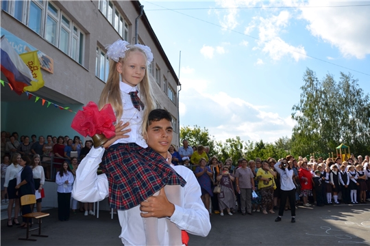 С 1 апреля в стартовала запись в первые классы