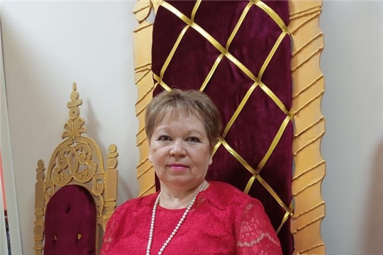 Ее страсть - путешествия, радость - рукоделие,  отдушина - сцена