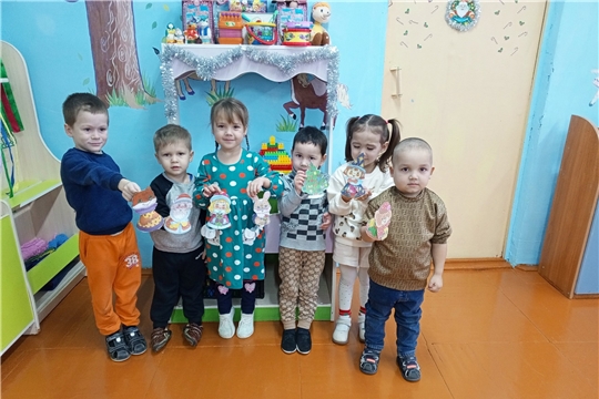 Герои любимых сказок для настольного театра.