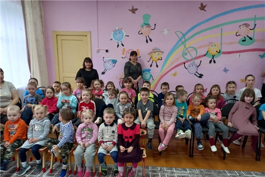 Детский театральный коллектив «Звездочки» в гостях в детском садике «Аленушка» с.Шемурша.