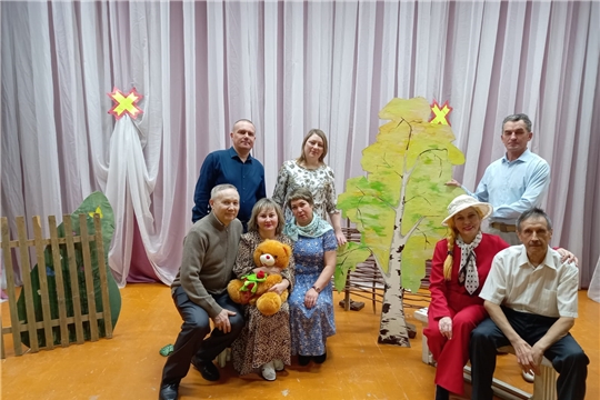 Шемуршинский народный театр продолжает предновогодние гастроли.