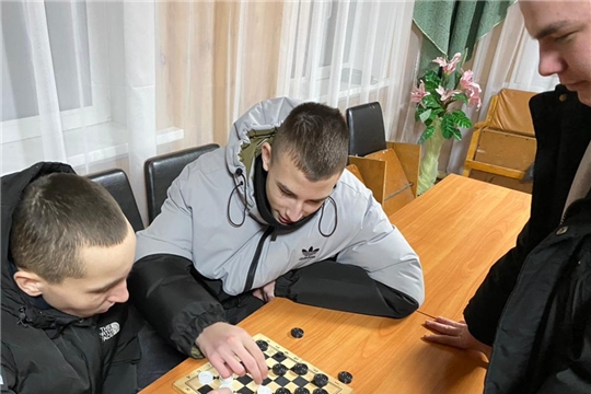 В канун новогодних каникул в Трехбалтаевском ЦСДК для молодёжи провели час здоровья "Любимые настольные игры".