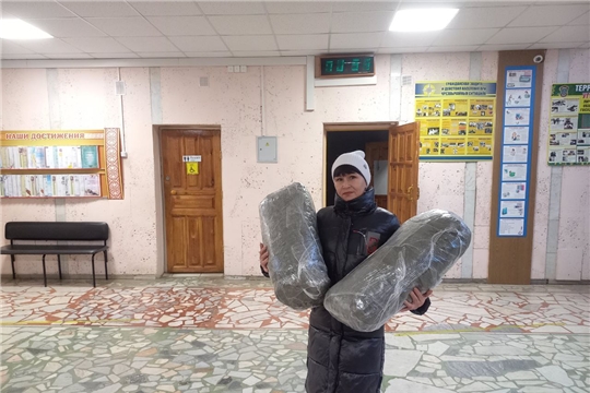 За короткое время неравнодушные женщины села Трёхбалтаево, волонтёры от культуры, сплели две маскировочные сети.