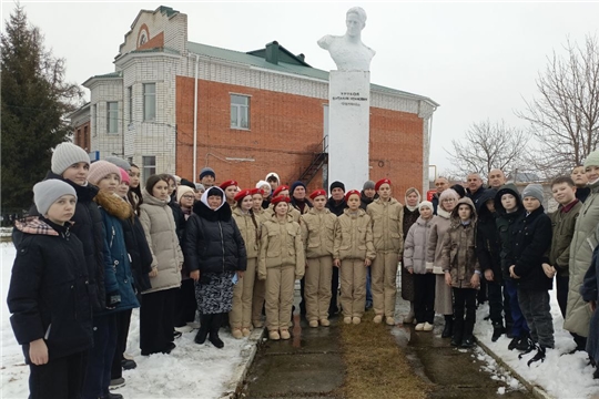 Шемуршинцы почтили память Героя Советского Союза Виталия Ивановича Урукова.