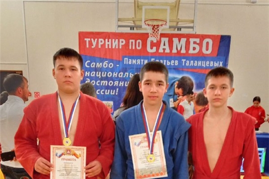 Юные самбисты сразились за призы в Ядрине