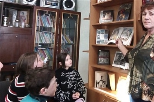 Обзор книжной выставки в Большеалгашинской сельской библиотеке