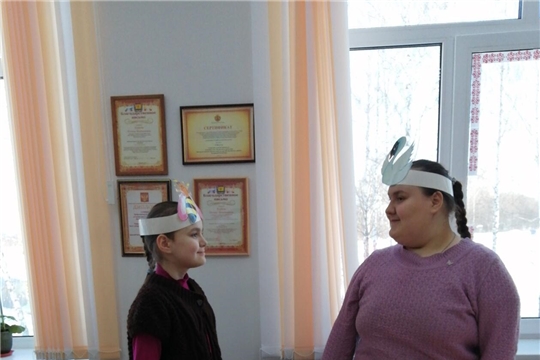В Ходарской сельской библиотеке оформлена настольная выставка "Волшебный мир театра"
