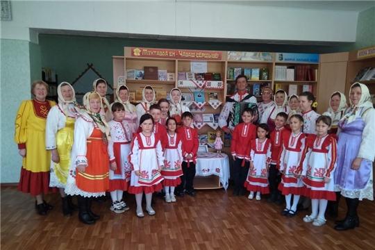 В рамках Недели чувашского языка в стенах Егоркинской сельской библиотеки состоялся праздник «Чāваш чěлхи-пуян чěлхе».