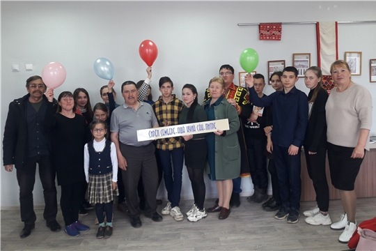  Познавательная программа для молодежи в Юманайской сельской библиотеке «Самое главное слово – семья»