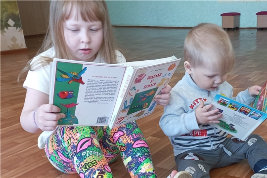 Отдыхаем с книжкой: летнее чтение в Егоркинской библиотеке