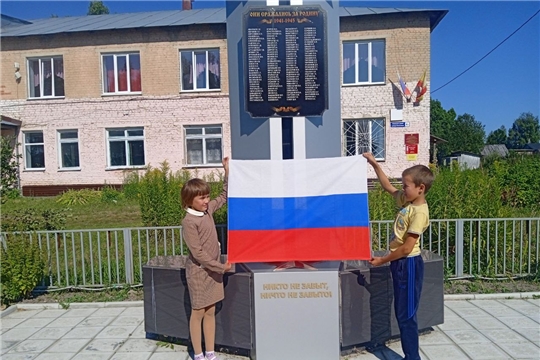 В Саланчикской сельской библиотеке собрались участники квест-игры на тему: «Главный флаг страны великой»
