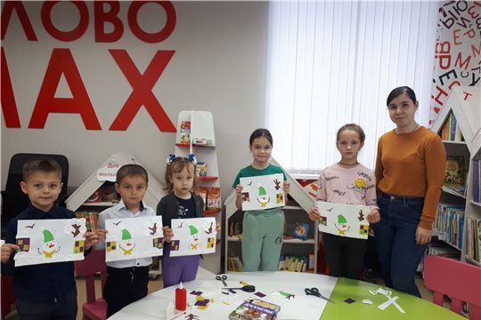«Подарок для мамы»: в Торханской сельской библиотеке прошел мастер-класс