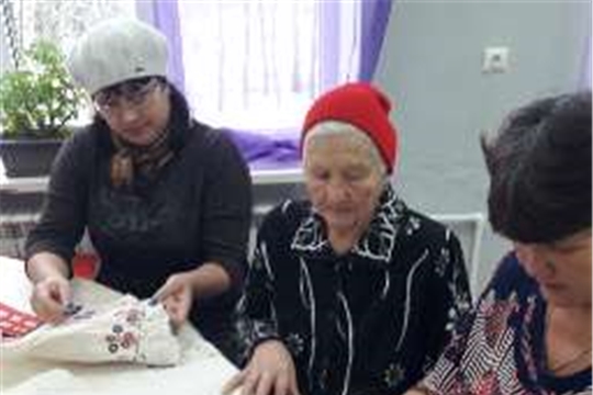 В Юманайской сельской библиотеке состоялась встреча с читательницей библиотеки Любовью Антоновной Молодцовой. " Старинное женское ремесло со смыслом". 