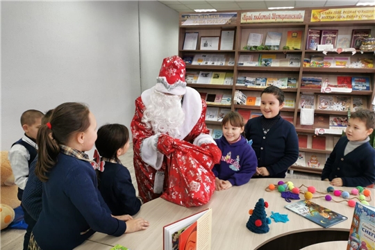Литературно-игровая программа «Дед Мороз спешит к нам в гости!» в Юманайской сельской библиотеке