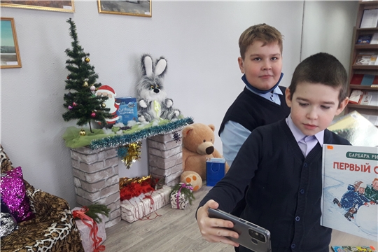 Вслед уходящим Новогодним праздникам в Юманайской сельской библиотеке завершается действие фотозоны.