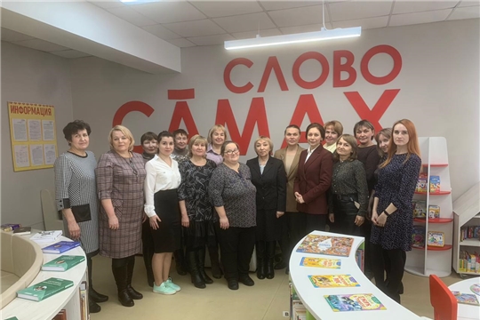 Торханская сельская библиотека получила первые книги в рамках акции "Дарите книги с любовью"