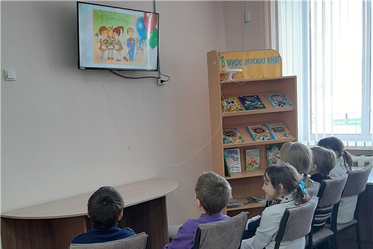 Познавательный час «Весенний праздник 8 марта»