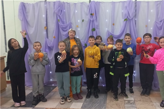"В гостях у осени"- познавательно-игровая программа