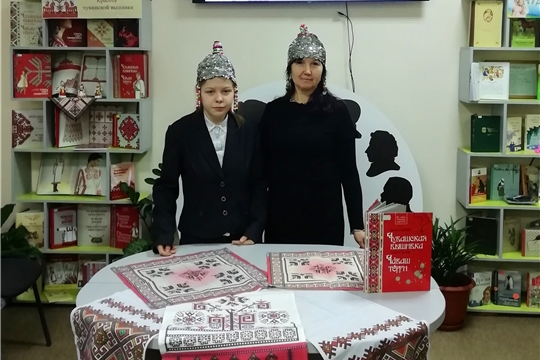 Познавательный час «Загадочный мир чувашских узоров» в межпоселенческой библиотеке