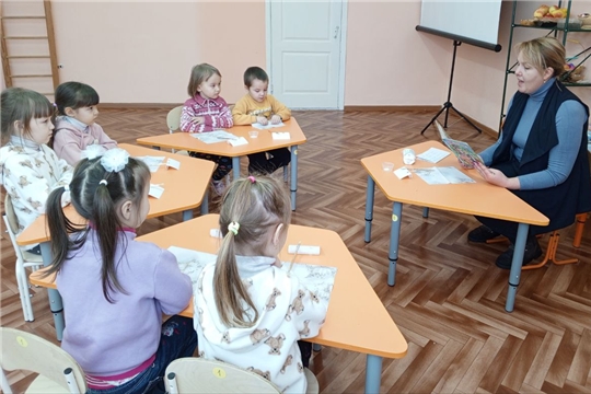 Туванская сельская библиотека им. Г. И. Фёдорова провела литературное чтение с воспитанниками детского сада «Буратино»