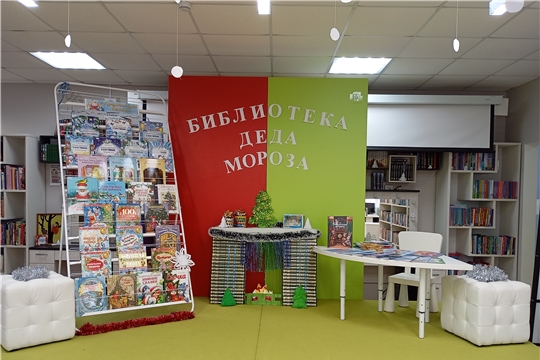 В Торханской сельской библиотеке открылась книжная выставка "ПредНовогоднее чтение"
