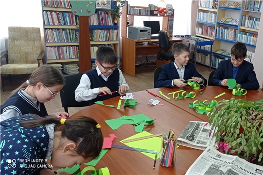 Час творчества «Мастерская Деда Мороза» в Туванской сельской библиотеке им. Г. И. Фёдорова