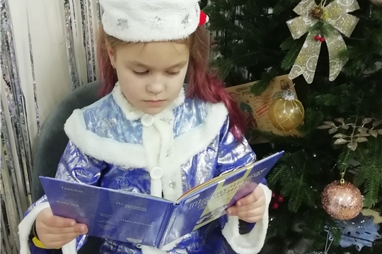 Час громкого чтения «Рождественские сказки» в межпоселенческой библиотеке