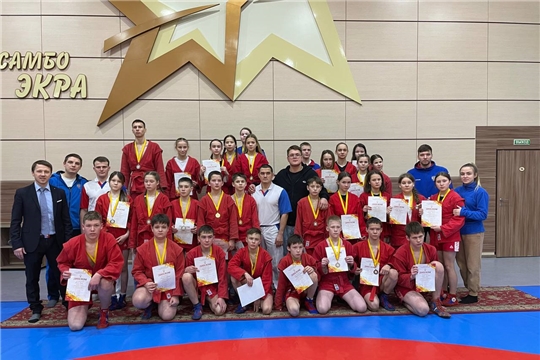 Спортсмены СШ "Спартак" обладатели золотых медалей первенства Чувашии по самбо