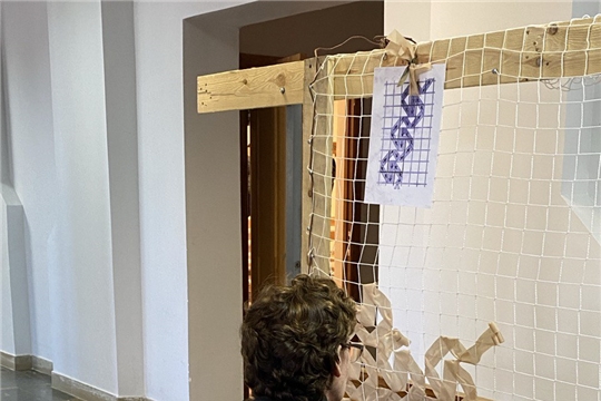В БУ ДО  "СШОР № 6" продолжается плетение маскировочных сеток
